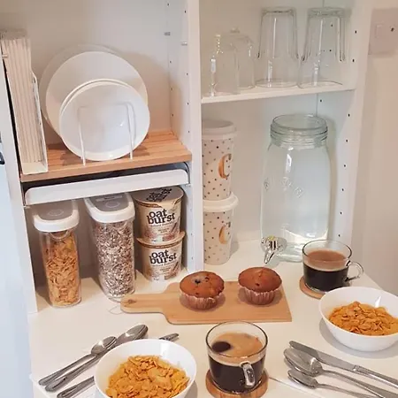 Luxury En-suite With King 5ft Bed - Bedroom Only בית אירוח